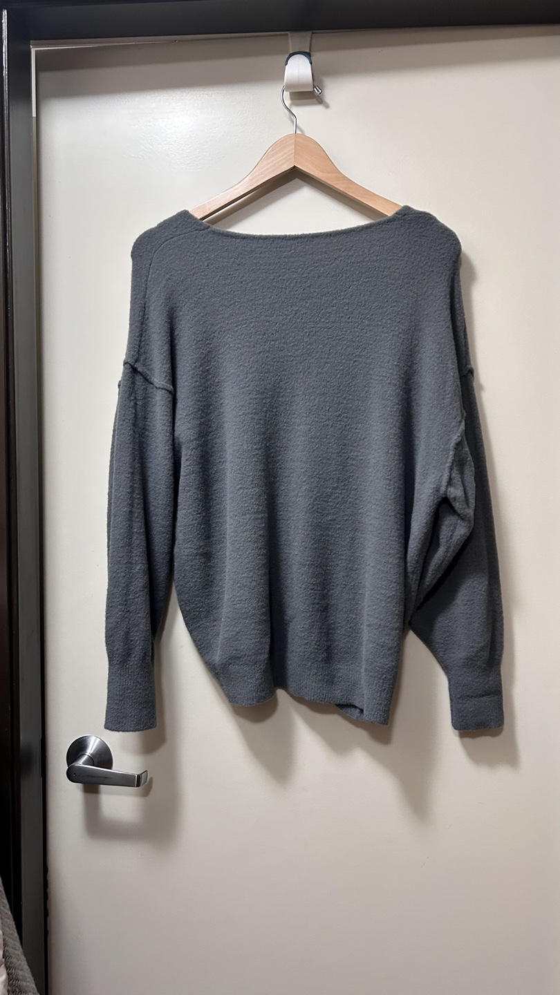 Aritzia Grey V-Neck Knit Sweater - photo 2