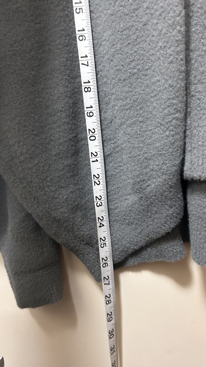 Aritzia Grey V-Neck Knit Sweater - photo 4