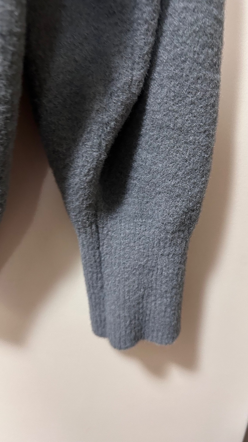 Aritzia Grey V-Neck Knit Sweater - photo 5