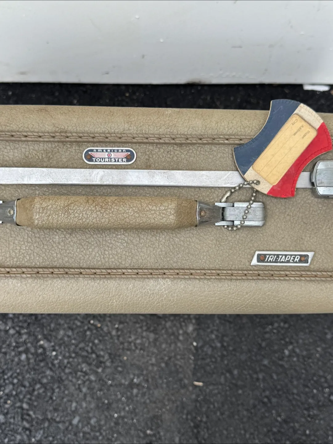 Vintage American Tourister Tri-Taper Suitcase image indicator(3)