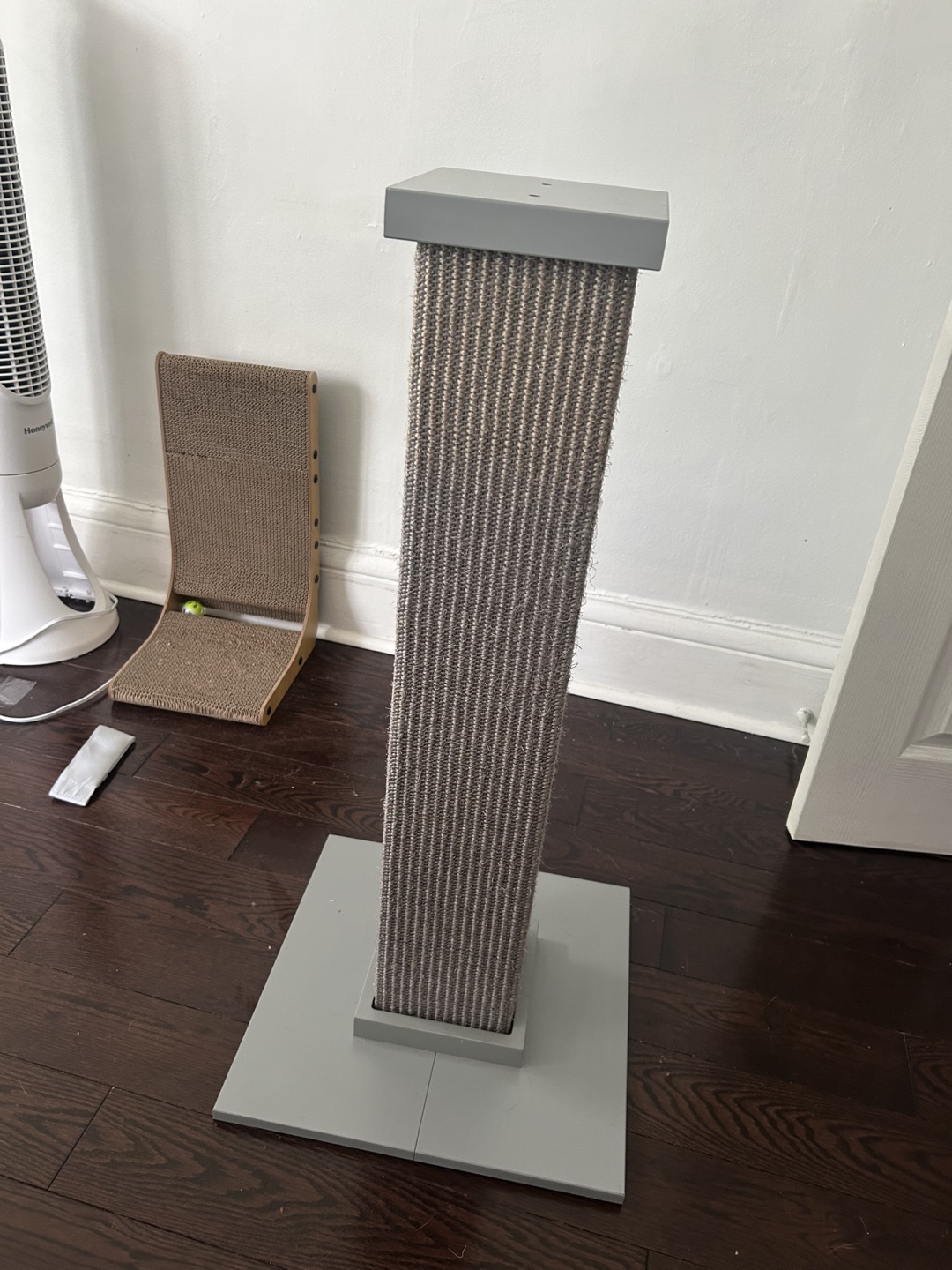 SmartCat Ultimate Scratching Post - Gray, Large (32 inch)
