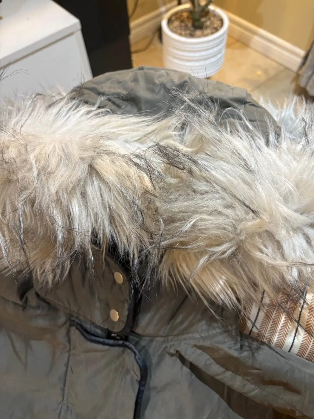 Abercrombie&Fitch olive green puffer jacket image indicator(3)