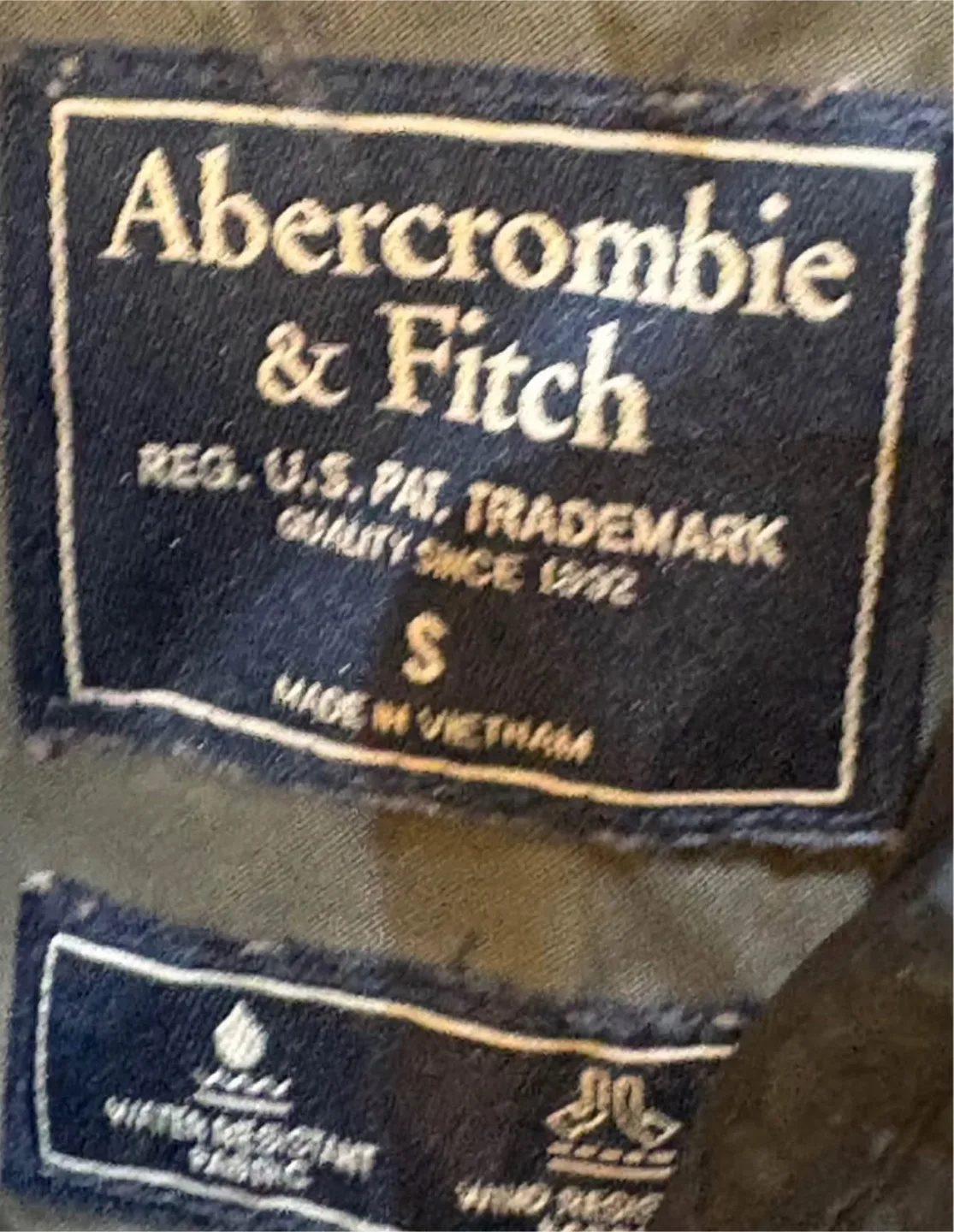 Abercrombie&Fitch olive green puffer jacket image indicator(4)