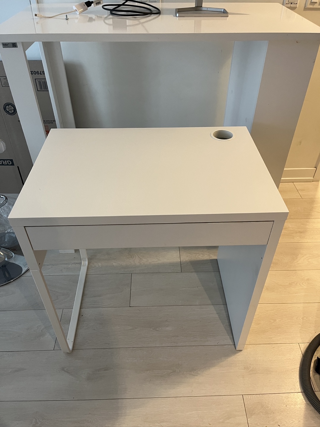 IKEA MICKE White Desk