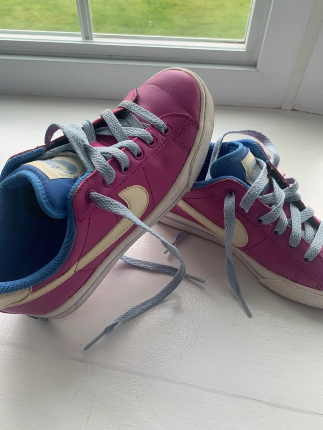 Nike Sneakers thumbnail