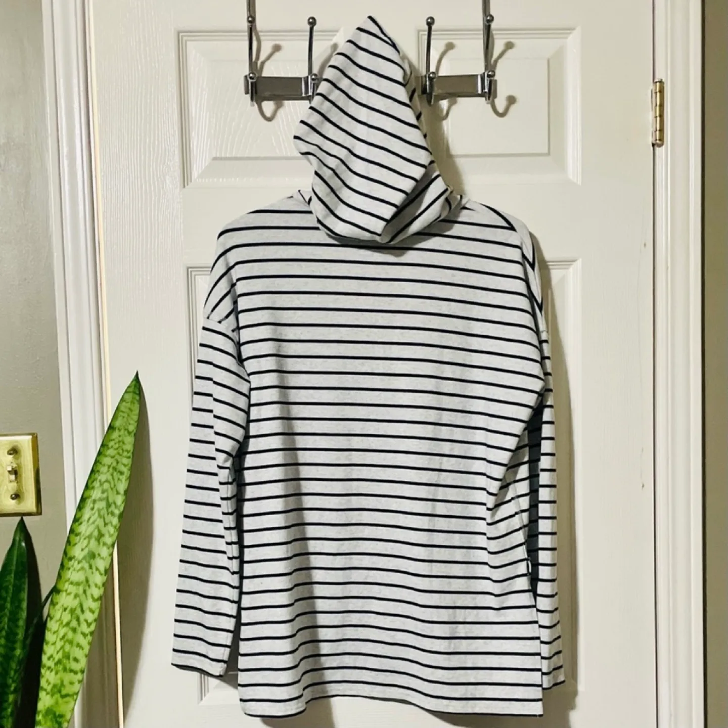 American Eagle Outfitters Hoodie image indicator(5)