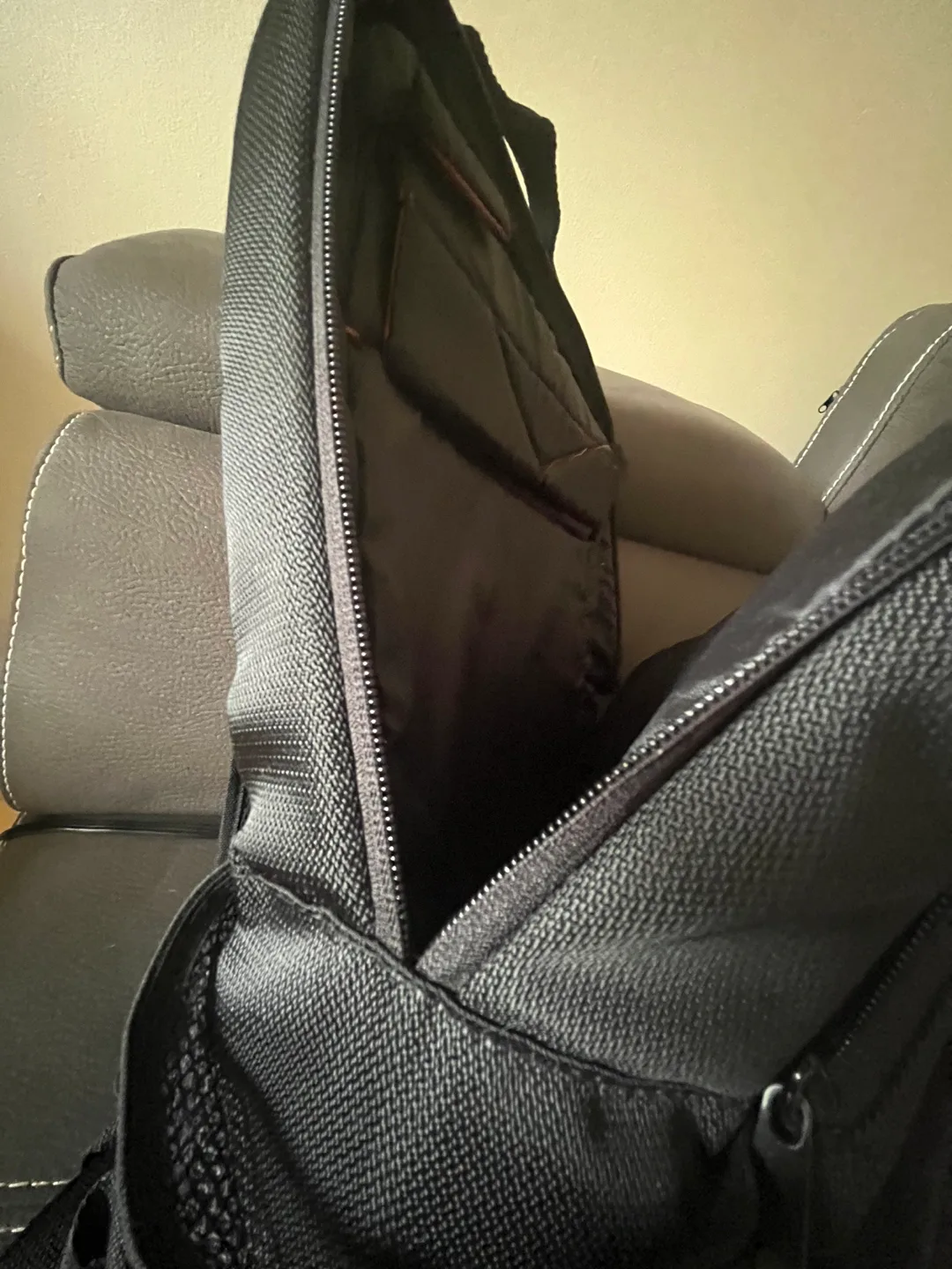 HP Black Laptop Backpack image indicator(3)