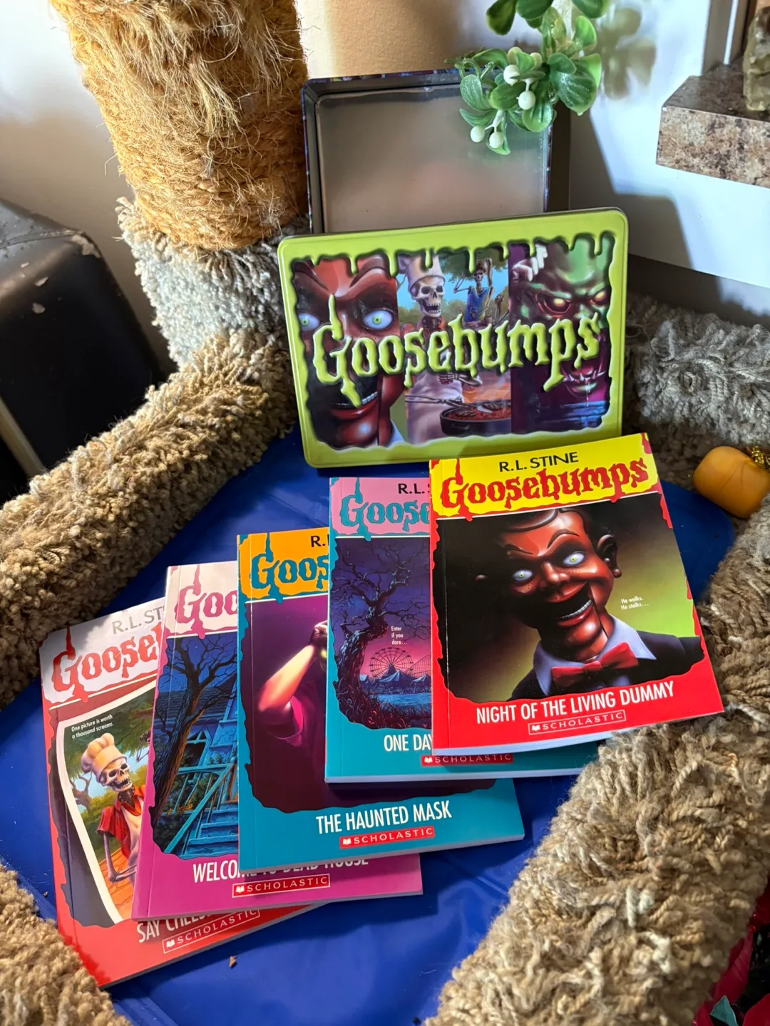 Goosebumps Books and Limited Edition Tin Collectible Set thumbnail