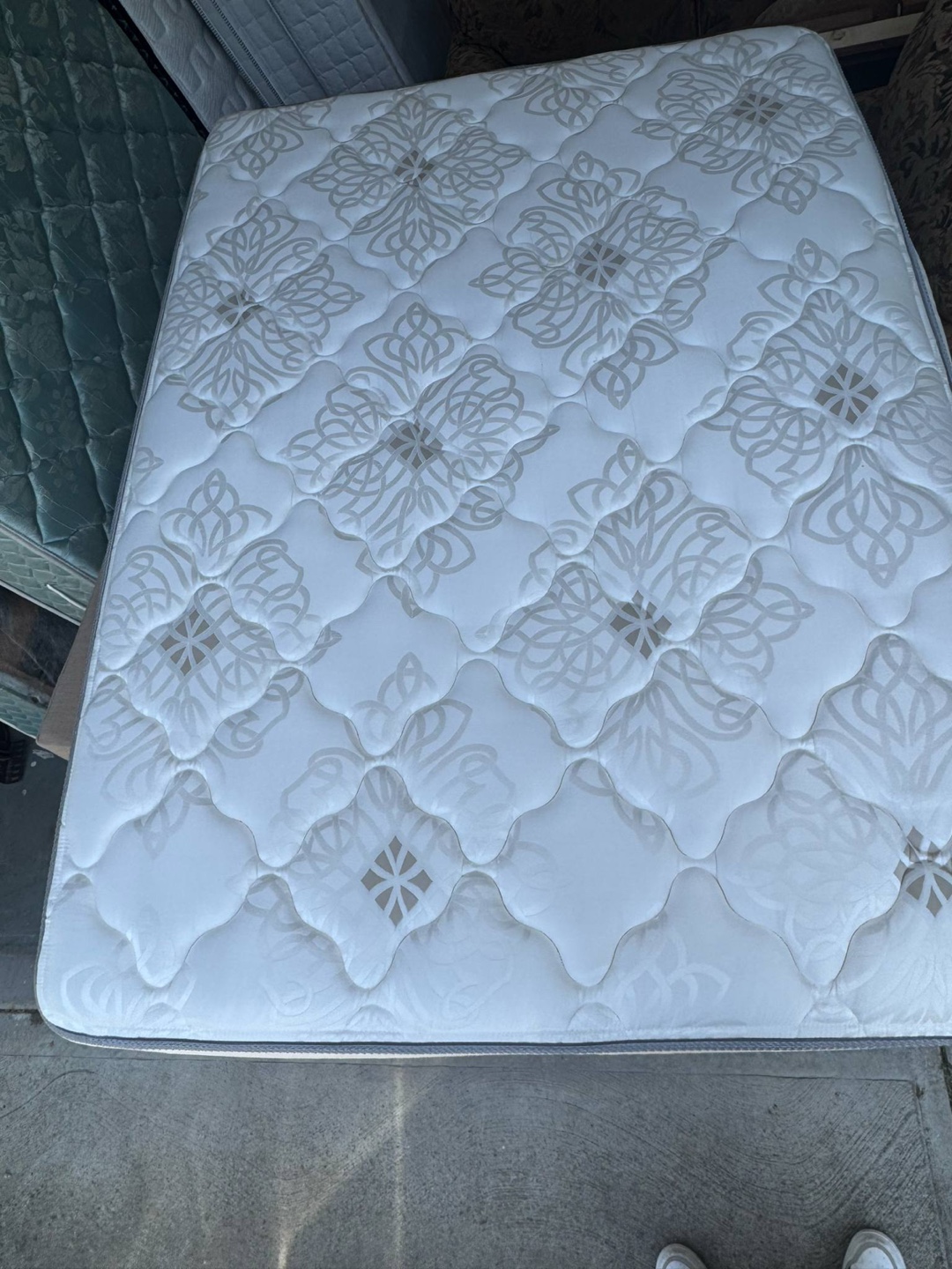 Serta Heritage Collection Mattress and Box Spring Set - Queen - photo 2