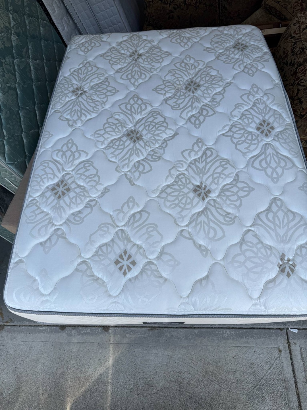 Serta Heritage Collection Mattress and Box Spring Set - Queen