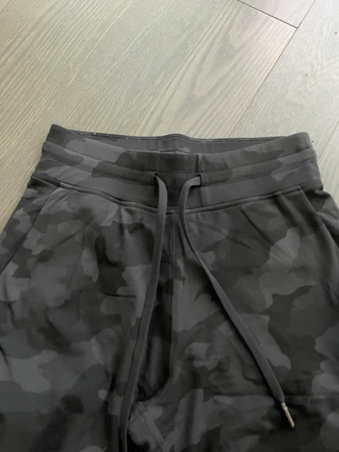 Lululemon Camo Joggers - size 4 image indicator(2)