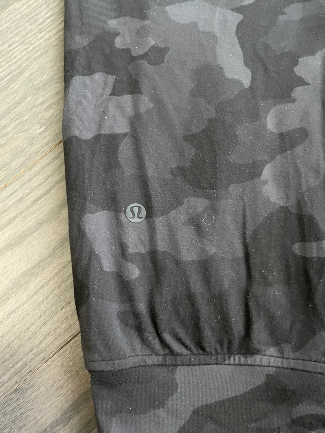 Lululemon Camo Joggers - size 4 image indicator(3)