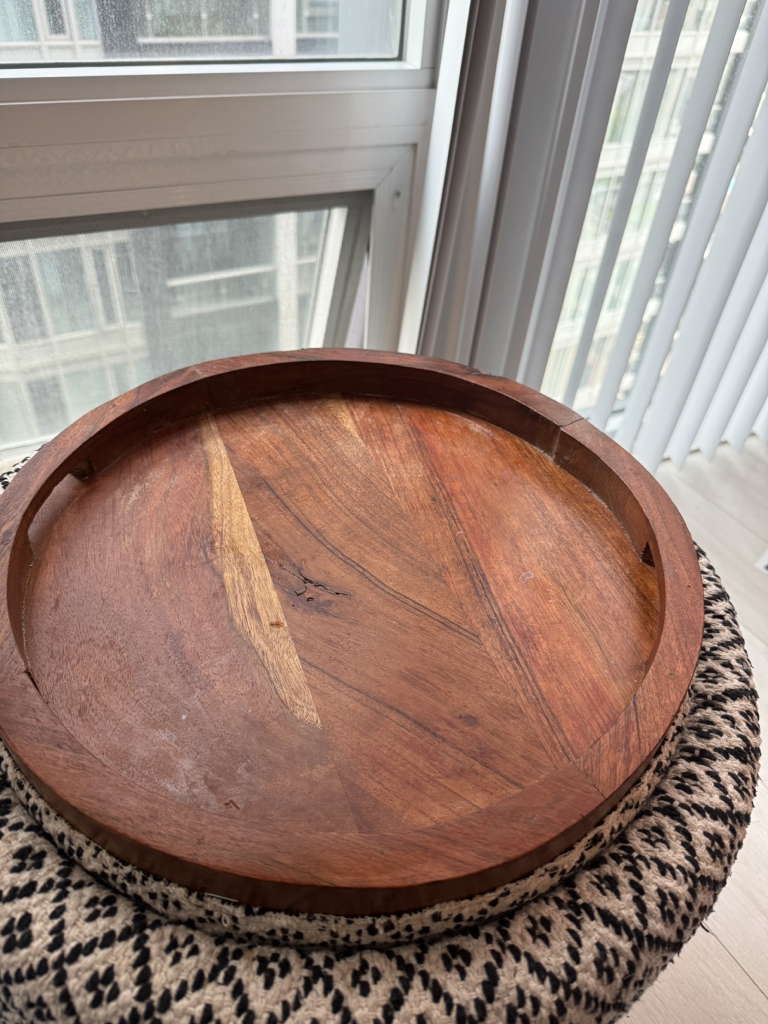 Round Storage Ottoman with Removable Wooden Tray - photo 3