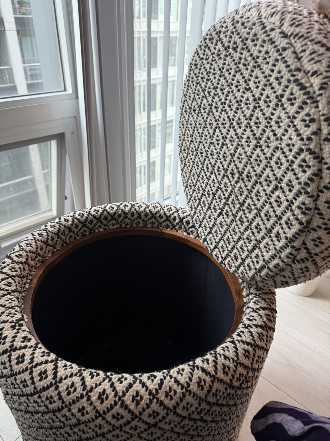 Round Storage Ottoman with Removable Wooden Tray - photo 2
