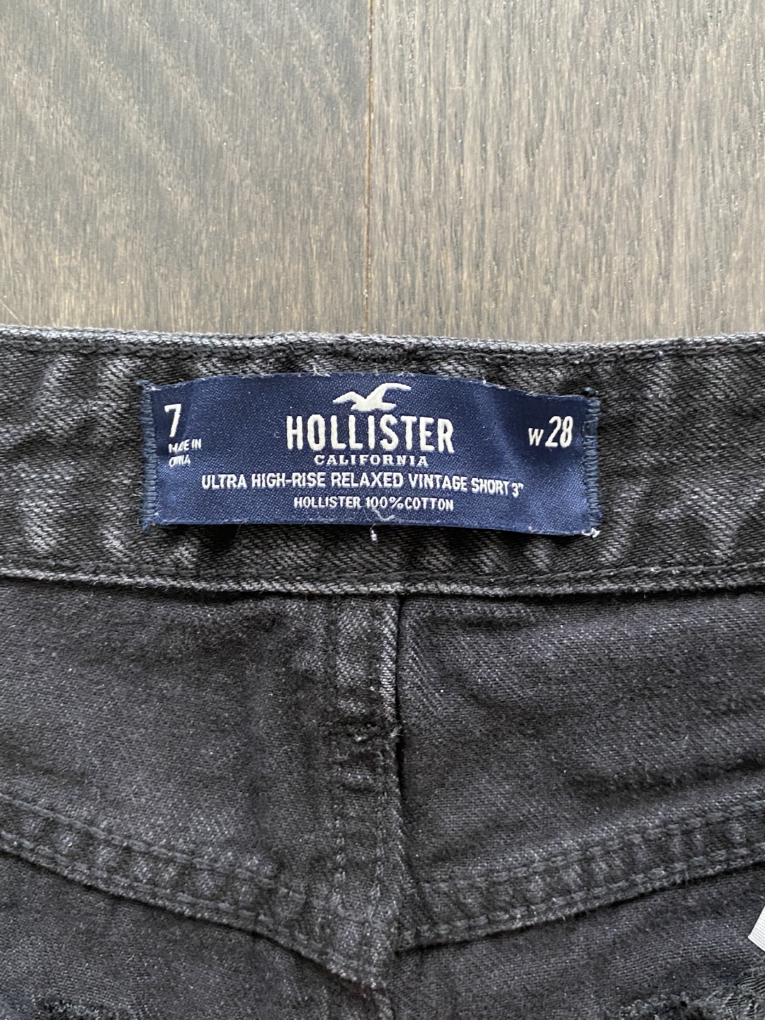 Hollister Ultra High-Rise Relaxed Shorts - size 28 - photo 2