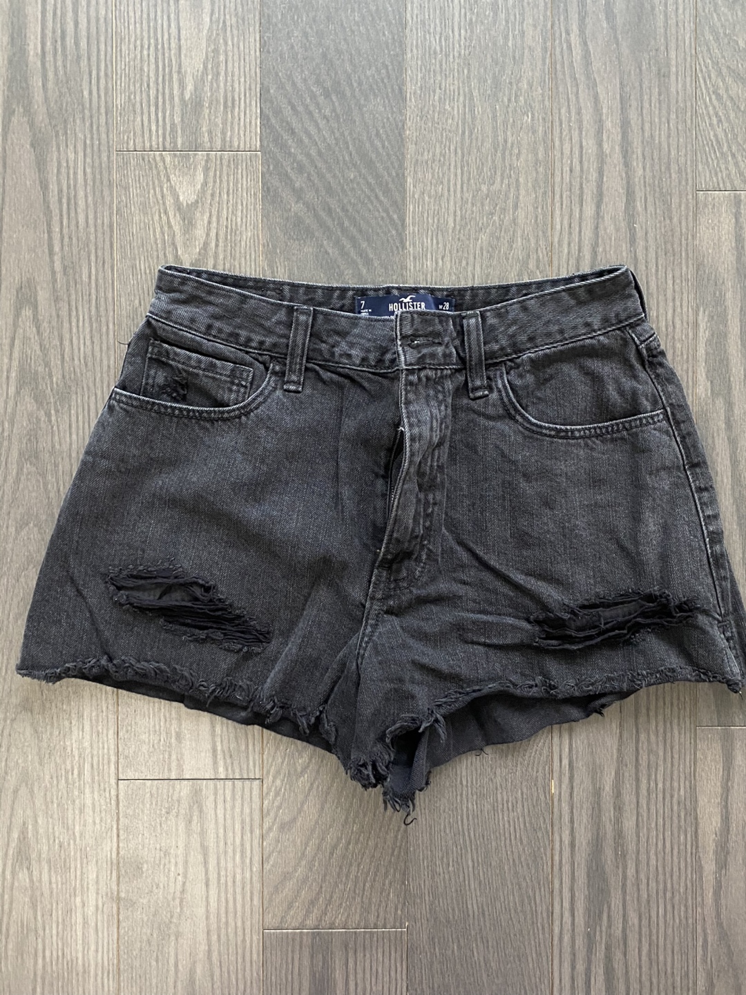Hollister Ultra High-Rise Relaxed Shorts - size 28