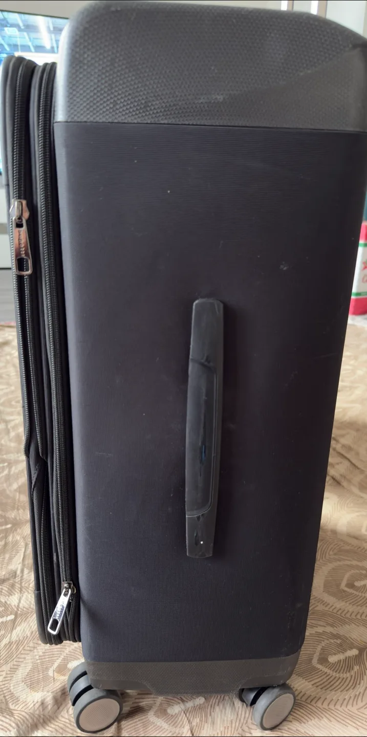 Bugatti Carry-on Suitcase image indicator(2)