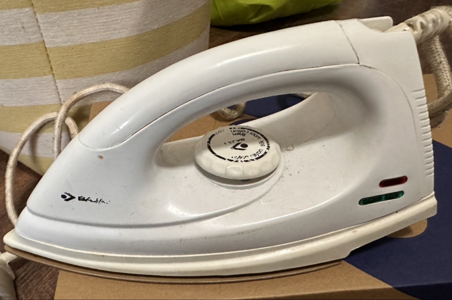 Bajaj Dry Iron