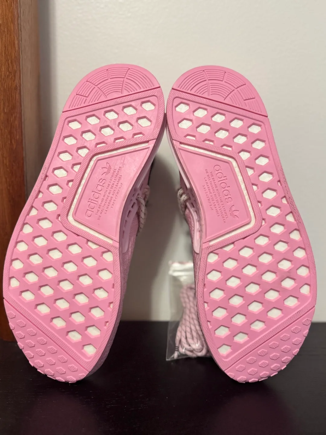 Pharrell x NMD Human Race Pink (Brandnew) 10.5US image indicator(5)