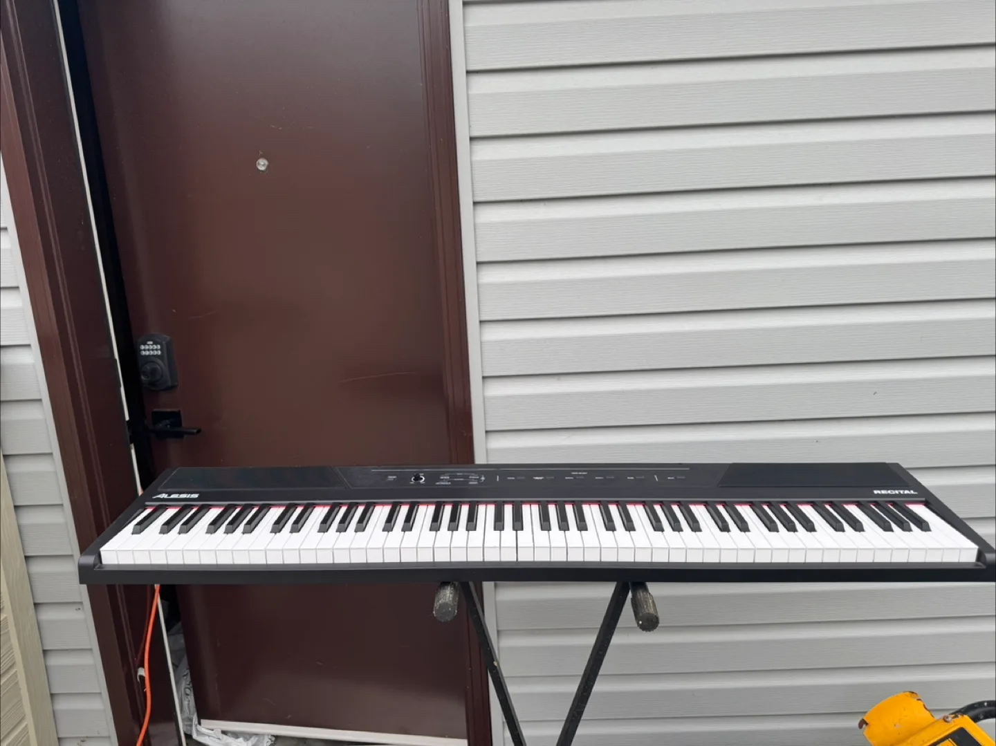 Alesis Recital Digital Piano Keyboard thumbnail