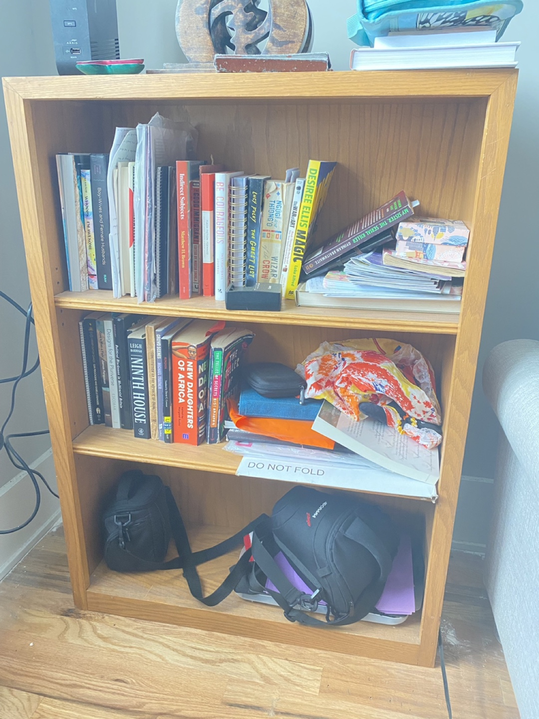 Three-shelf wooden bookcase - photo 2