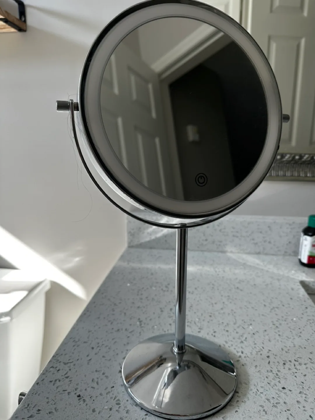 LED Lighted Vanity Mirror image indicator(2)