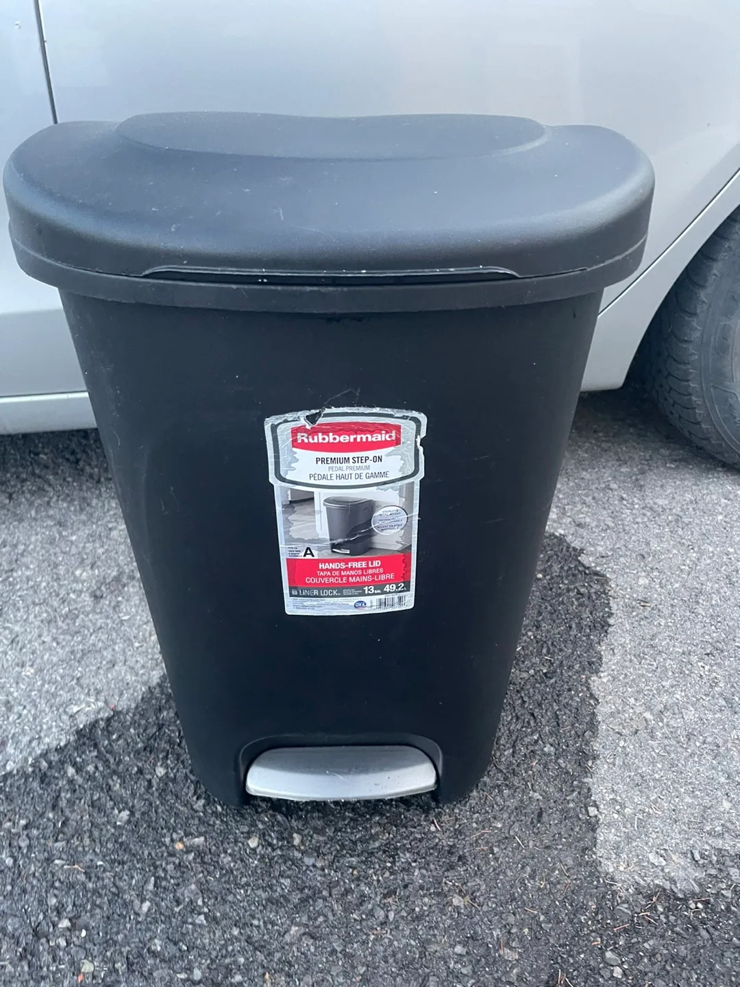 Rubbermaid Step-on Trash Can thumbnail