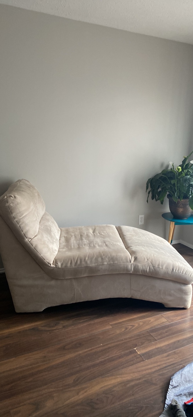 Beige Chaise Lounge very clean - photo 3