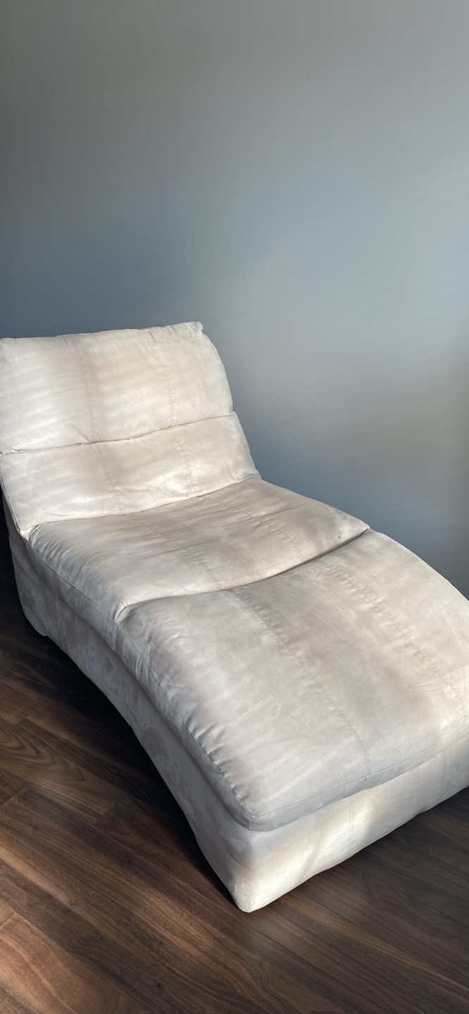 Beige Chaise Lounge very clean - photo 4