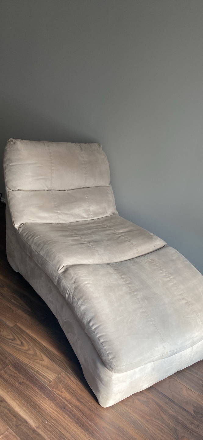 Beige Chaise Lounge very clean - photo 2