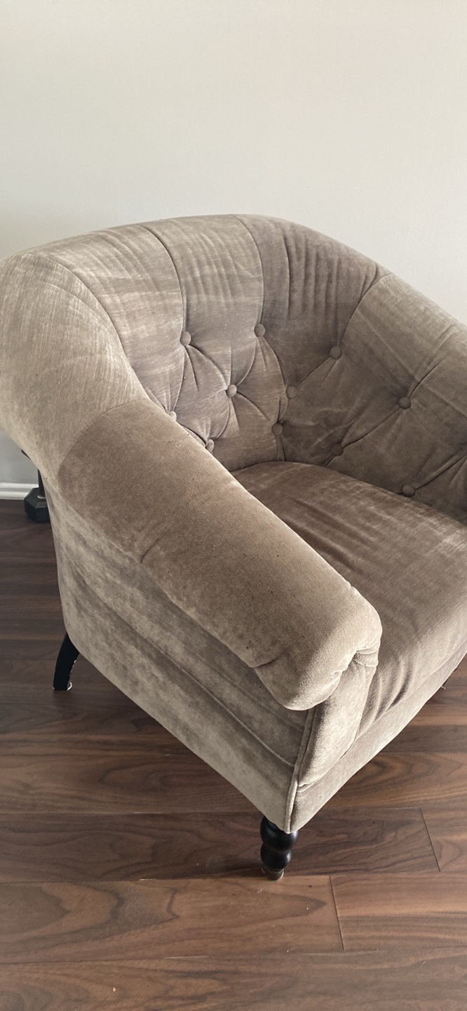 Elegant Tufted Armchair very clean - photo 3