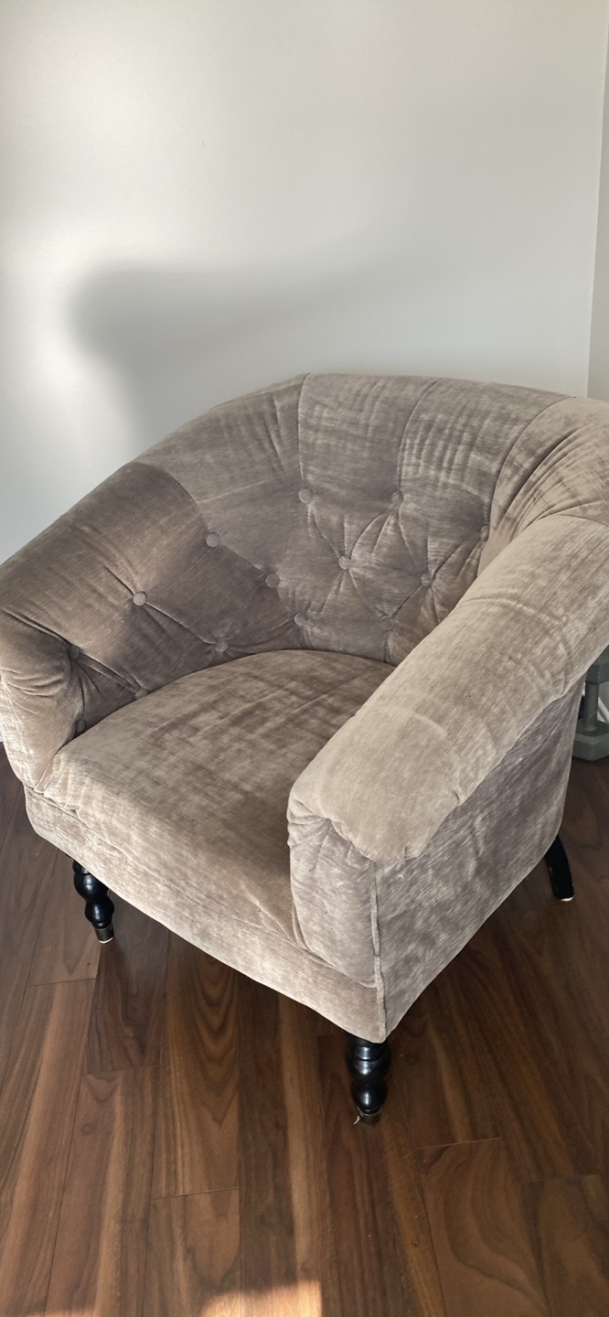 Elegant Tufted Armchair very clean - photo 2
