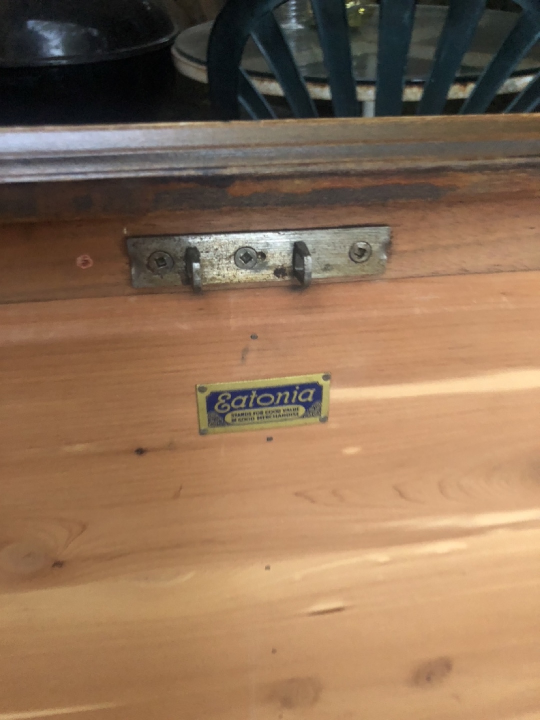 Vintage Eaton's Cedar Chest - photo 3