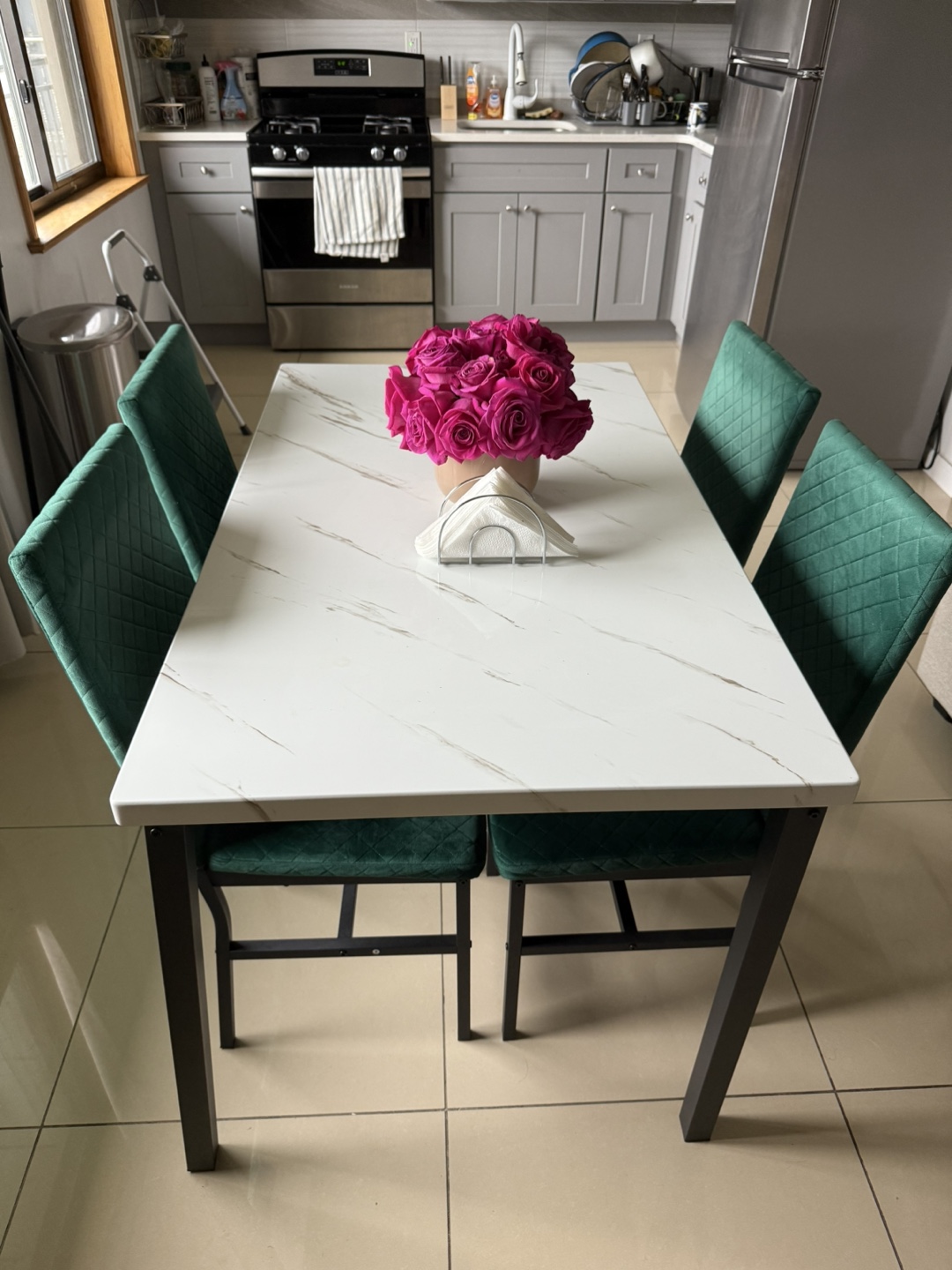Dining Table Set with 4 Velvet Chairs