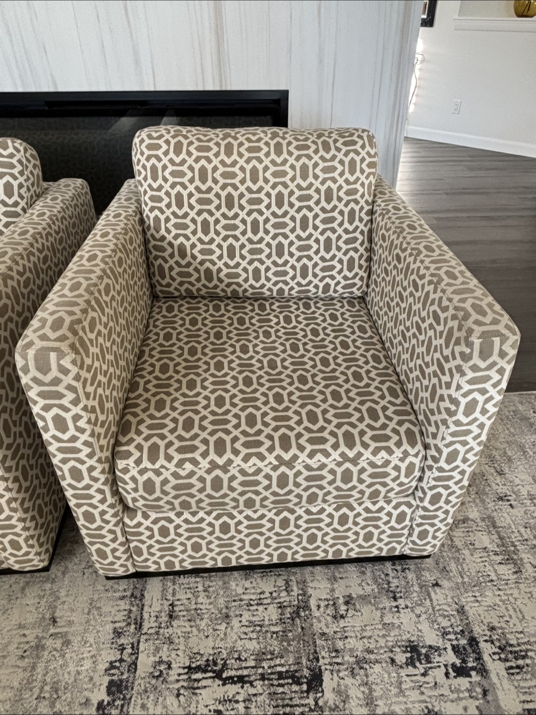Pair of Legacy Classic Furniture Armchairs - photo 2