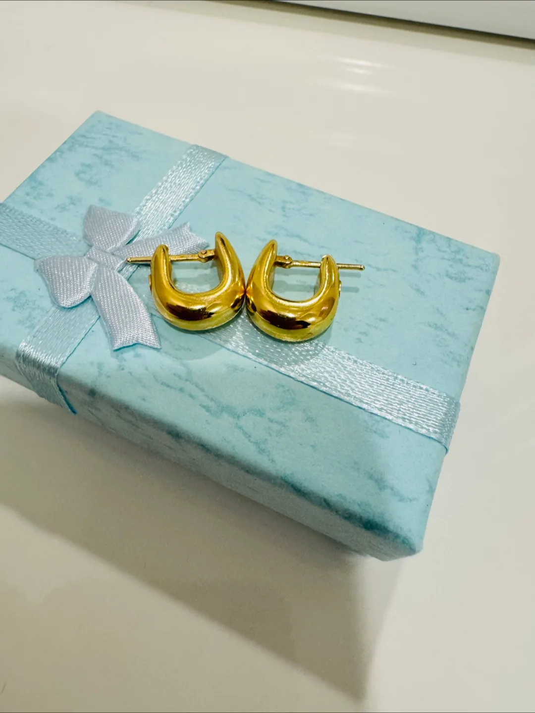 18K Gold Hoop Earrings image indicator(3)