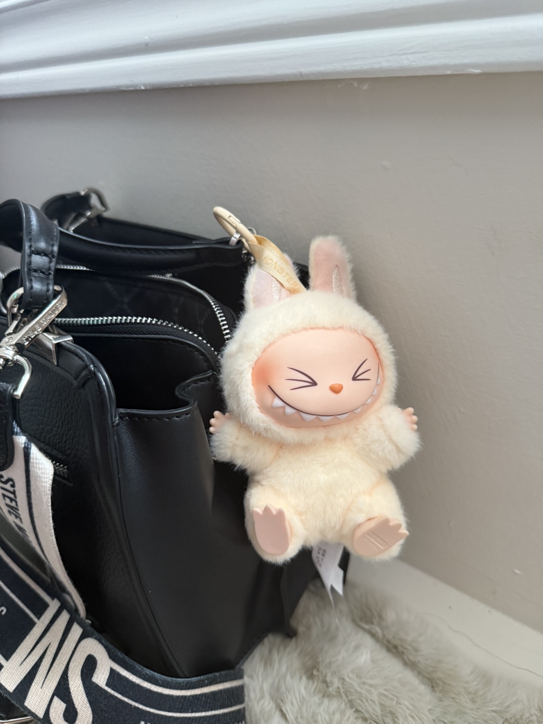 POP MART Labubu Have A Seat Keychain - Sisi