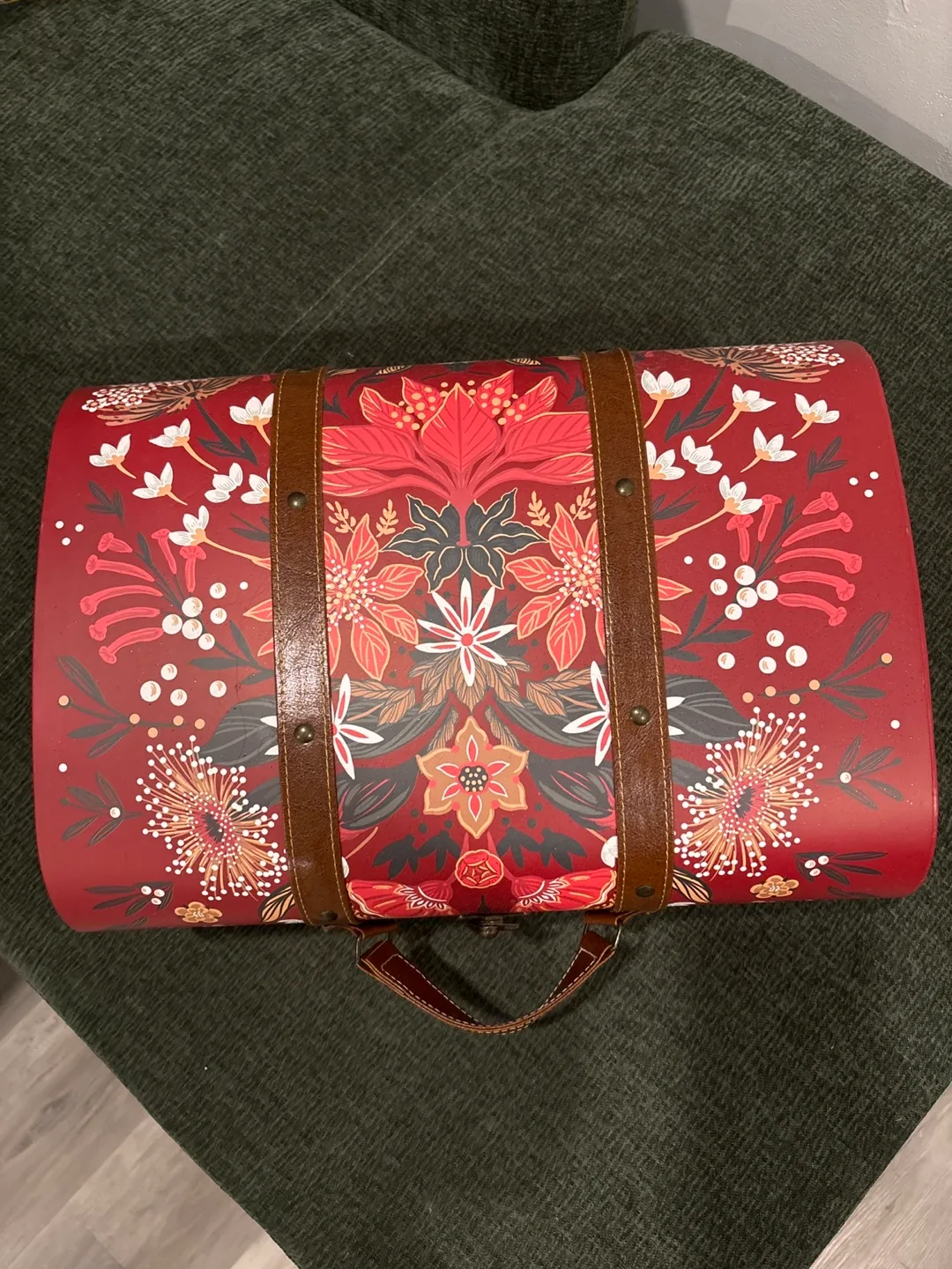 Red Floral Decorative Trunk image indicator(2)