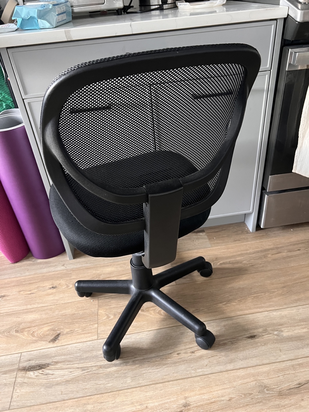 black desk chair - photo 2