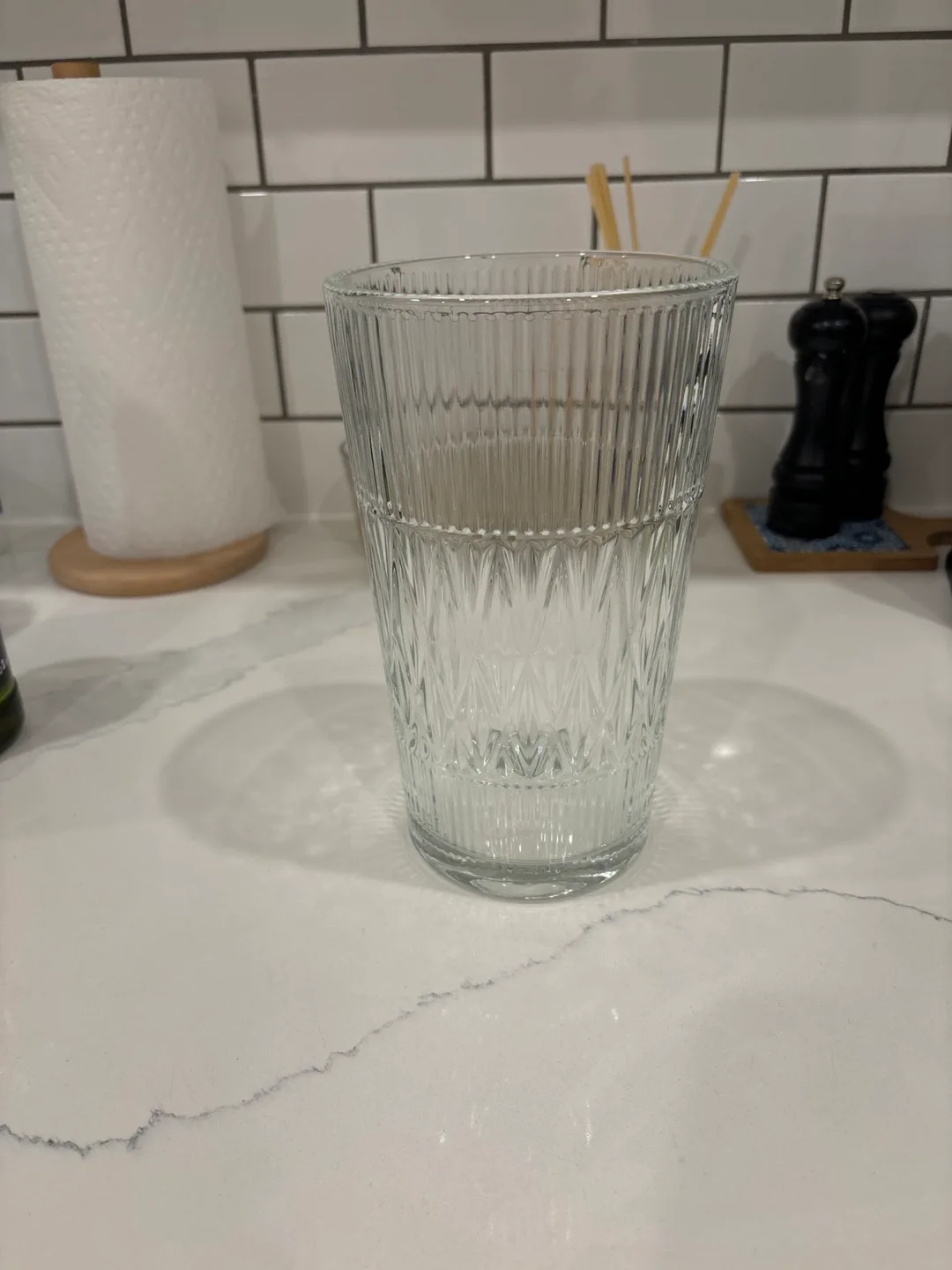Elegant Clear Glass Vase thumbnail