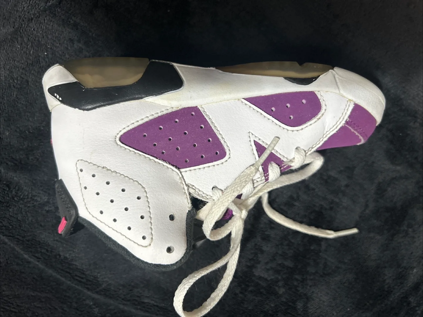 Girls' Air Jordan 7 Retro Sneakers, Size 8C image indicator(2)