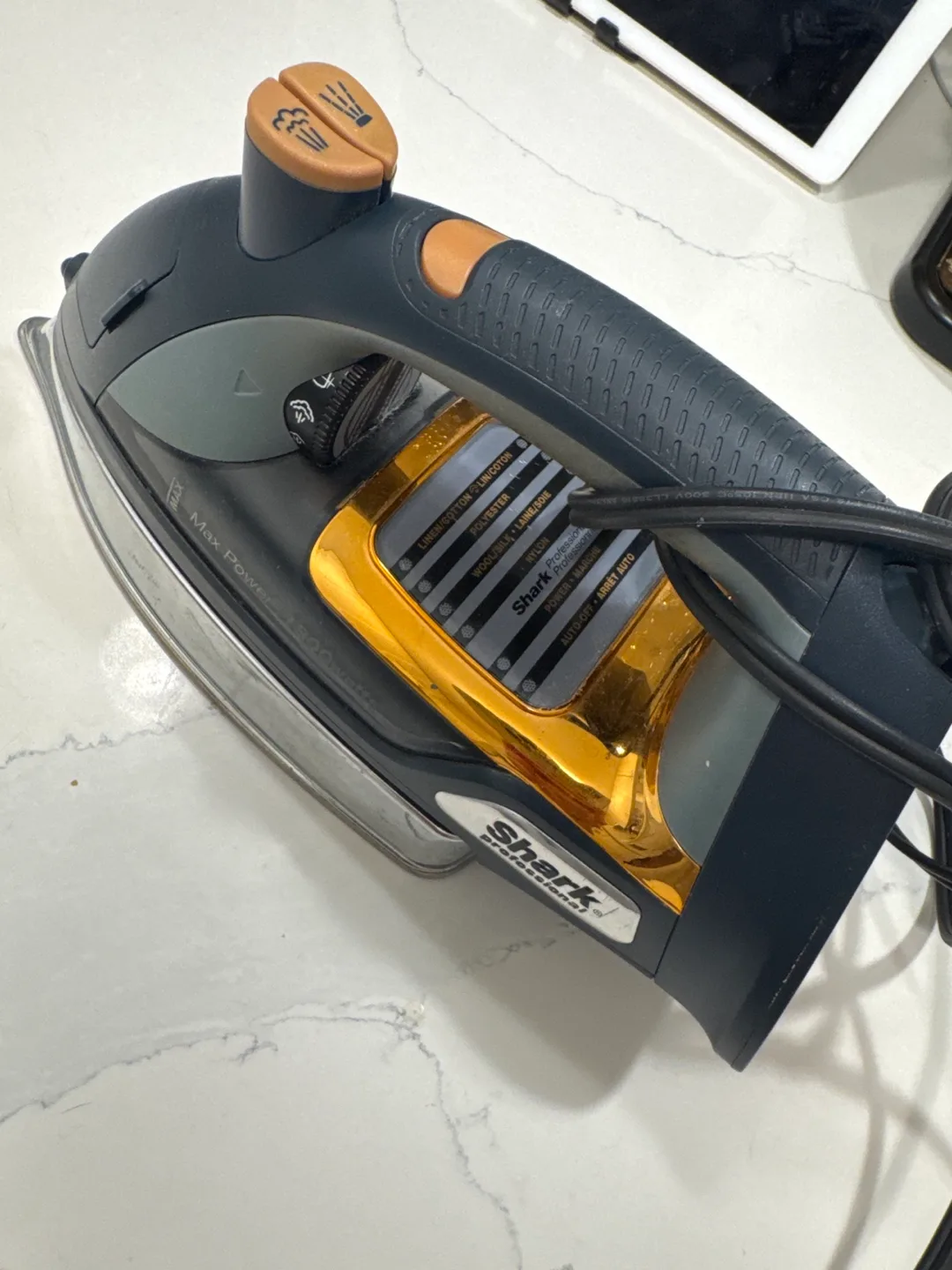 Shark 1800-Watt Steam Iron image indicator(2)