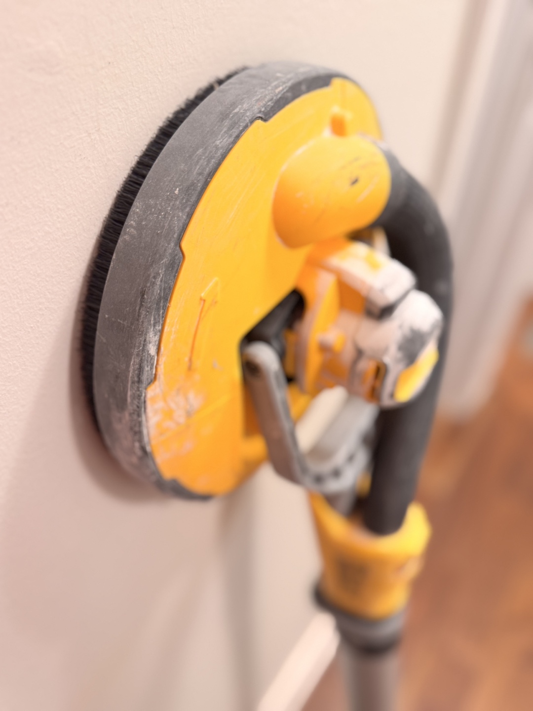 Dewalt XR Brushless 5" Drywall Sander - photo 2