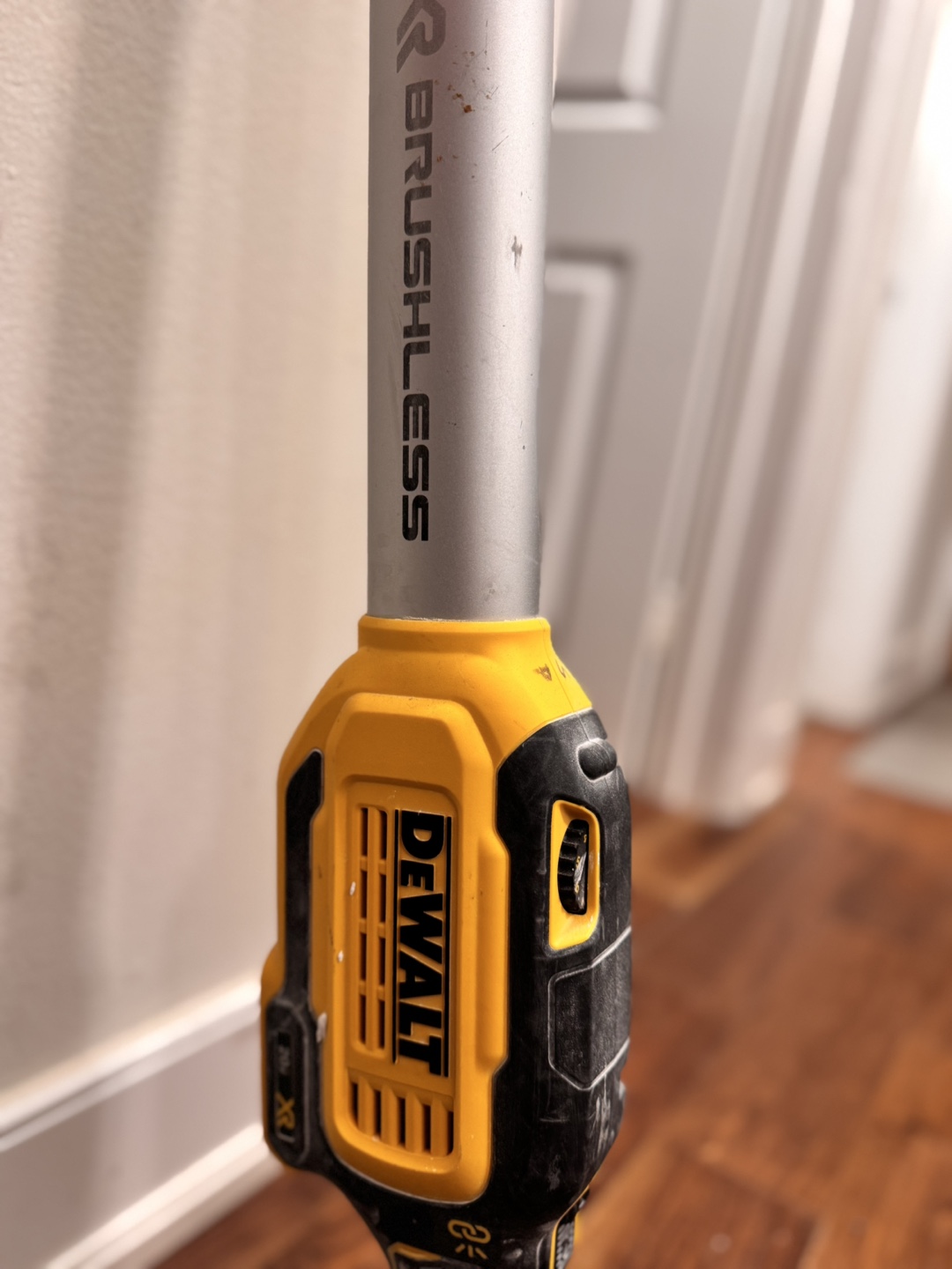 Dewalt XR Brushless 5" Drywall Sander - photo 4
