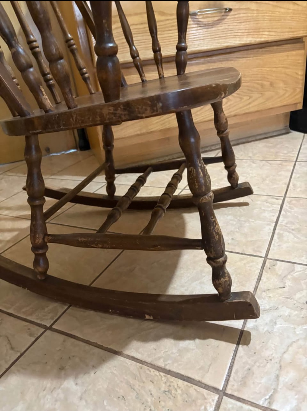Vintage Wooden Arm Rocking Chair, sturdy ! - photo 2