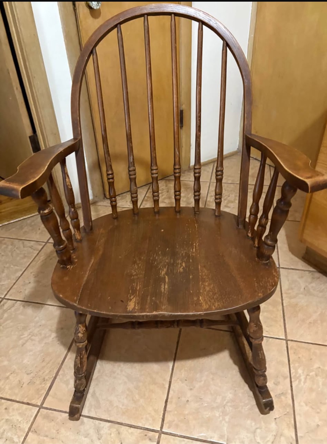 Vintage Wooden Arm Rocking Chair, sturdy !