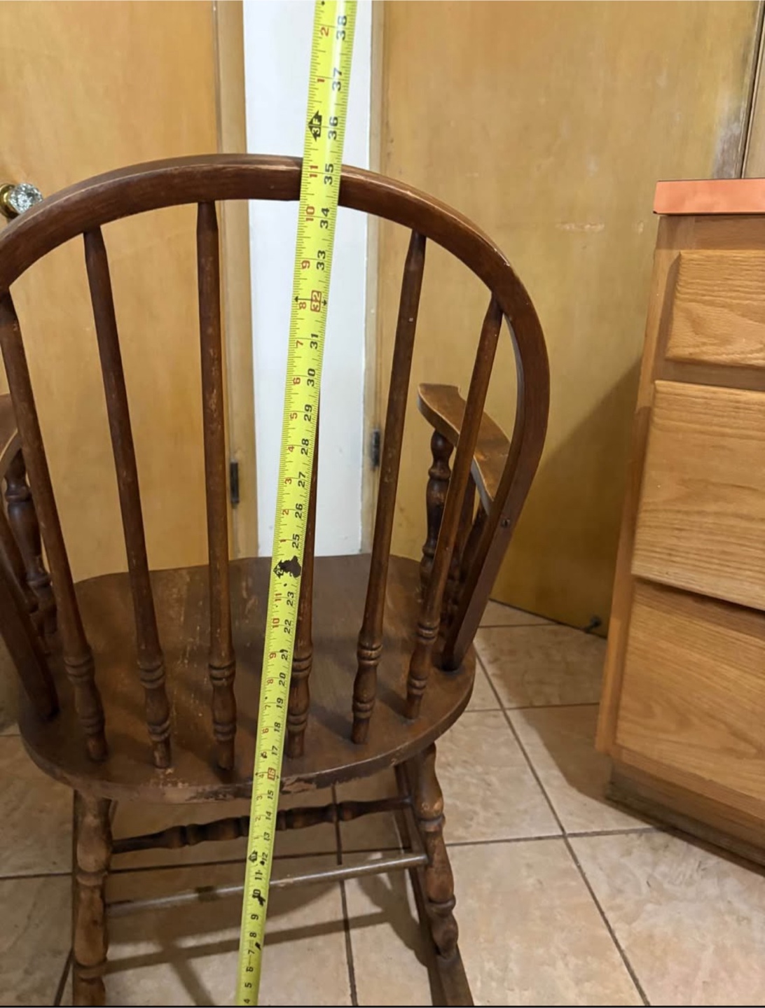 Vintage Wooden Arm Rocking Chair, sturdy ! - photo 3