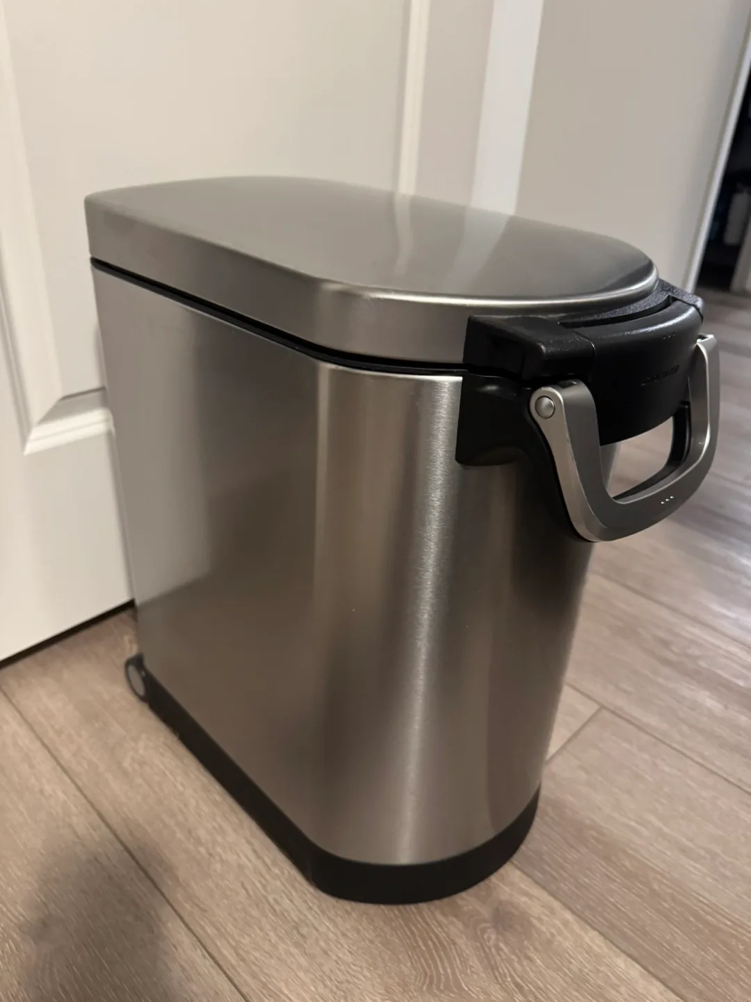 🐶Simplehuman Airtight Pet Food Can (Stainless Steel) image indicator(4)