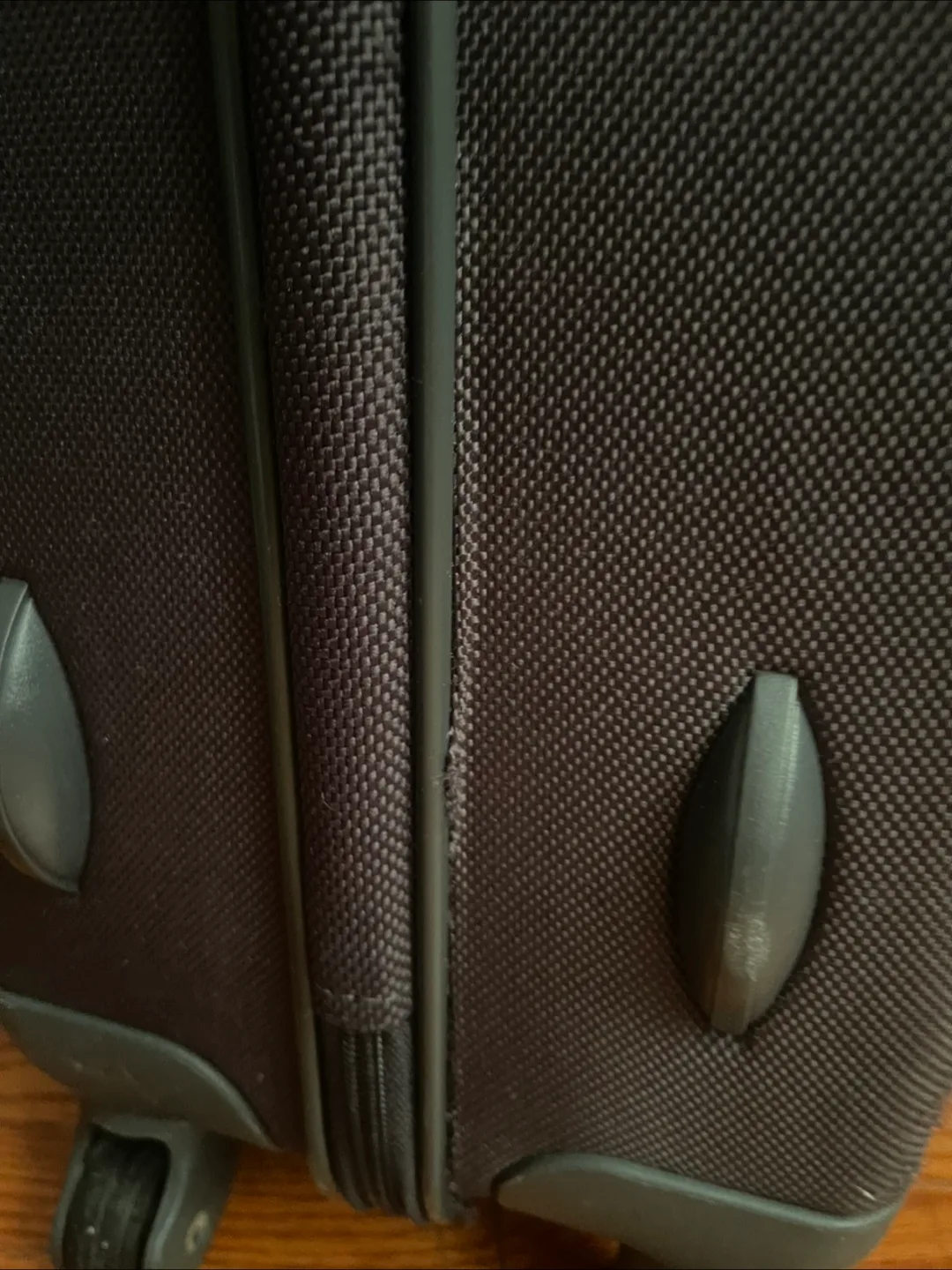 Samsonite Carry-On Suitcase image indicator(5)