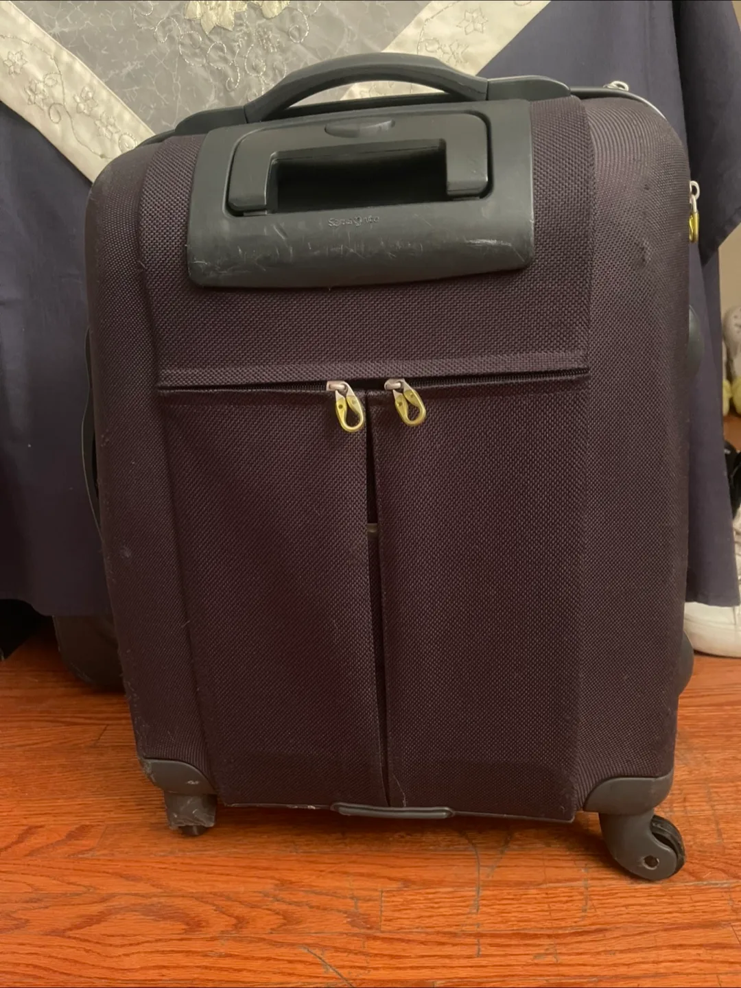 Samsonite Carry-On Suitcase image indicator(3)